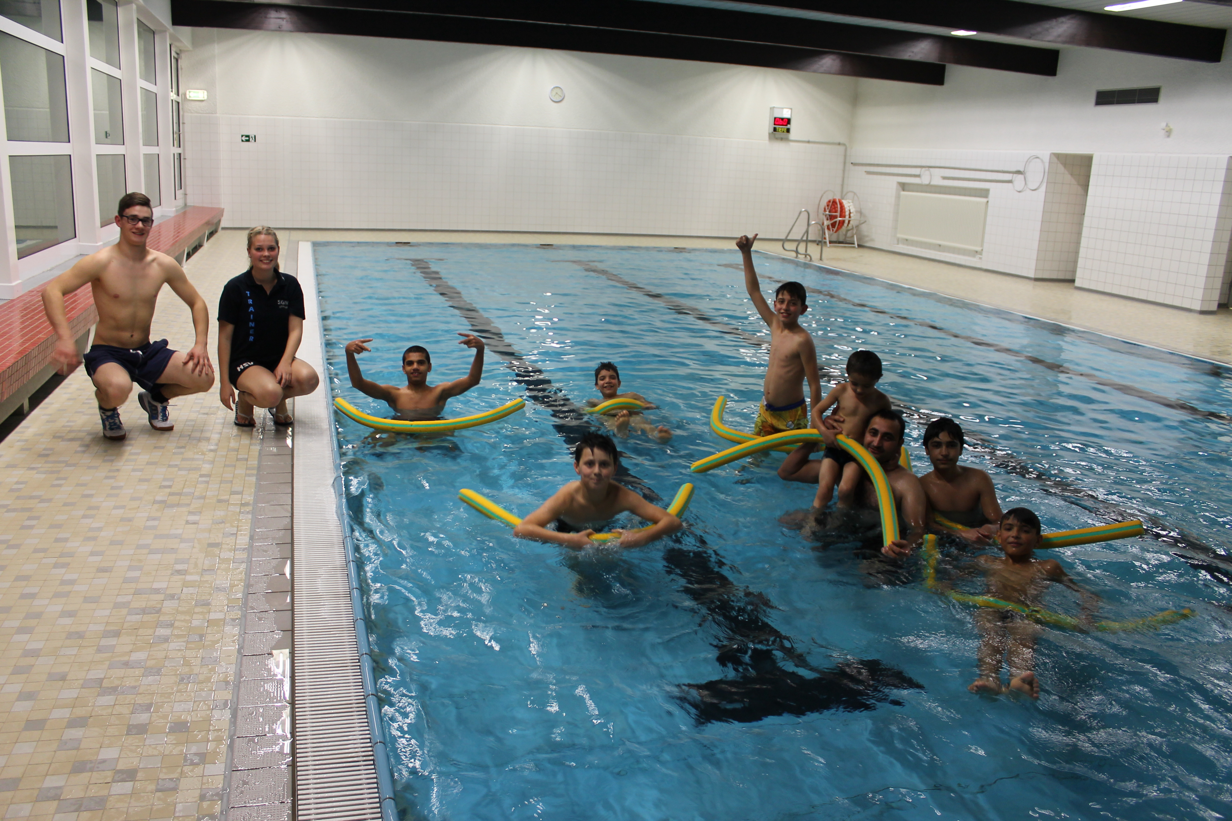 Schwimmspaß für Flüchtlingskinder